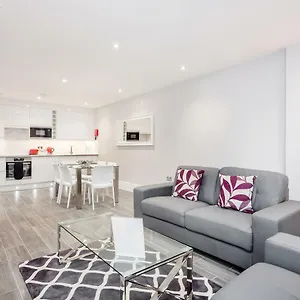 Roomspace Serviced - The Legacy Apartment